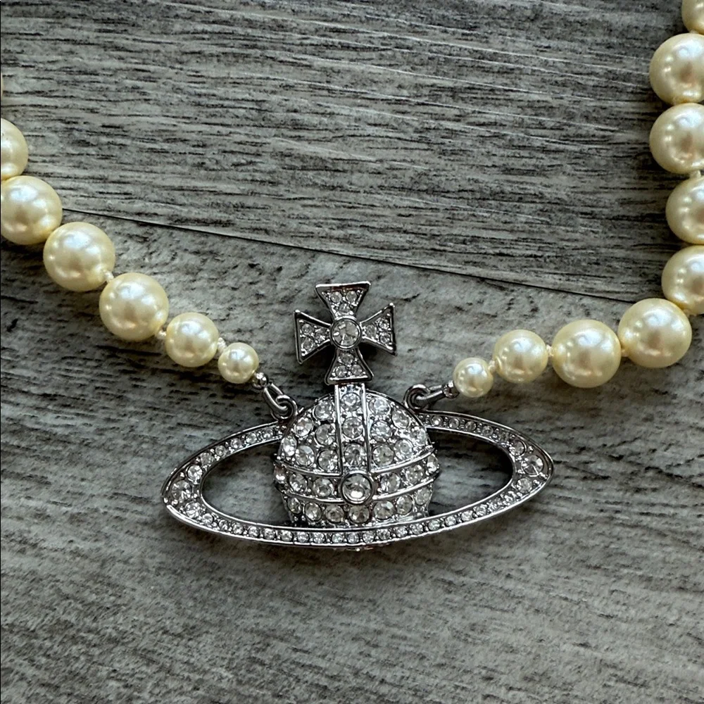Vivienne Westwood Cream Pearl and Silver Necklace - Picture 2 of 8